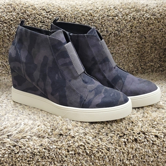 MIA Cristie Camo Wedges